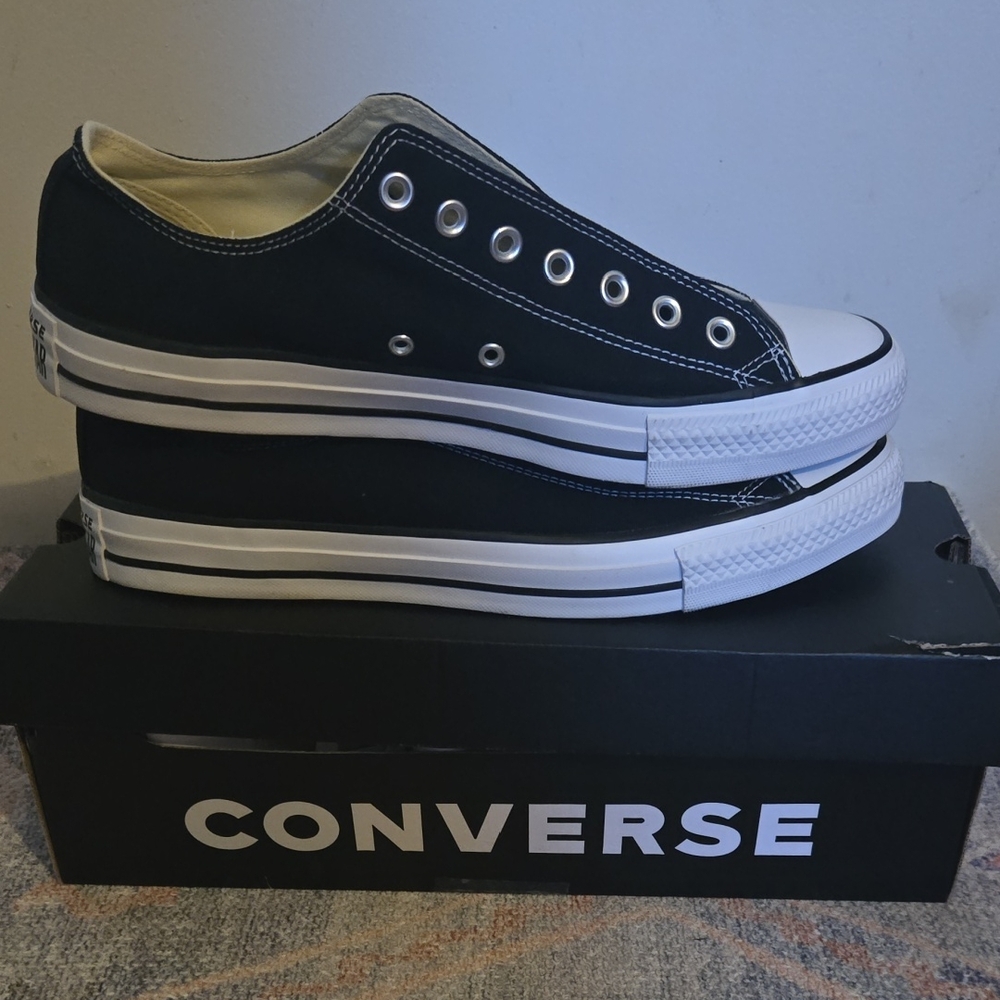 2 Pairs Converse One Black and White And One White Low-Top Sneakers